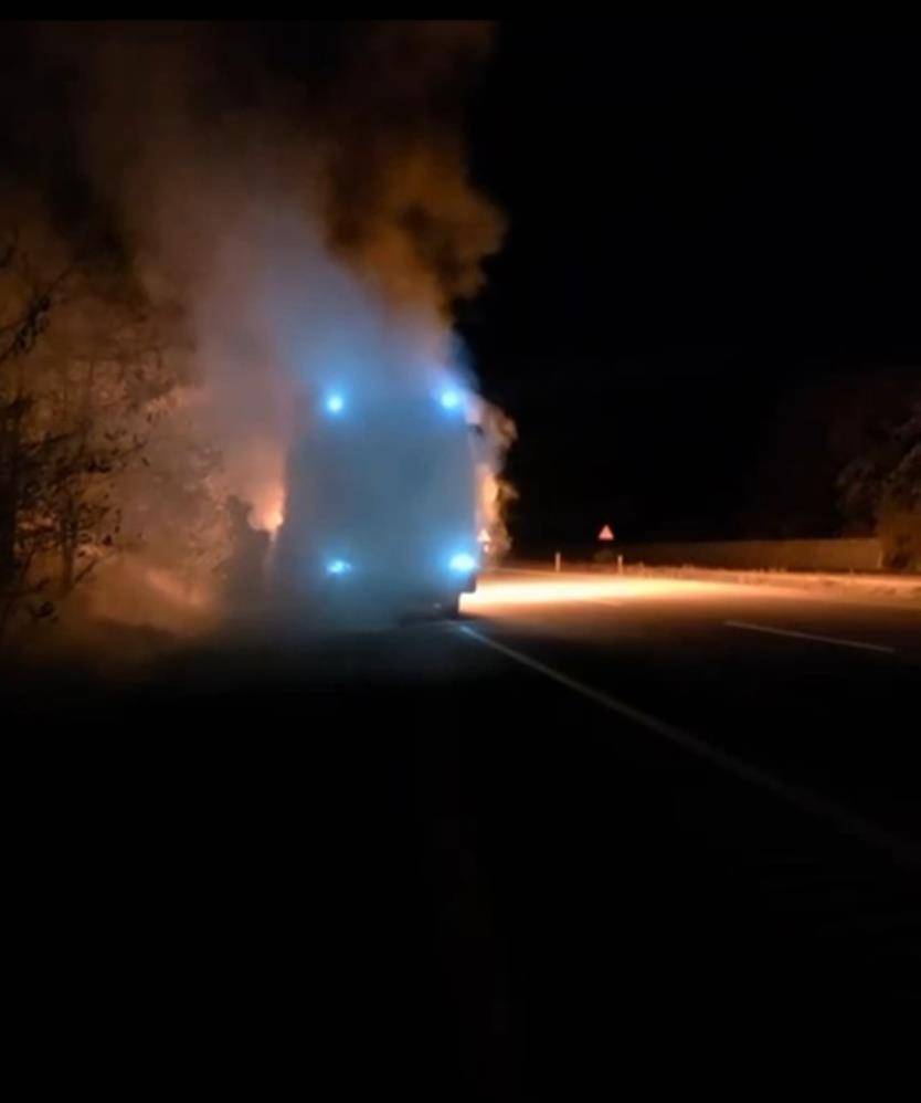 Yolcu otobüsü cayır cayır yandı! 30 yolcuyu şoförün dikkati kurtardı 10